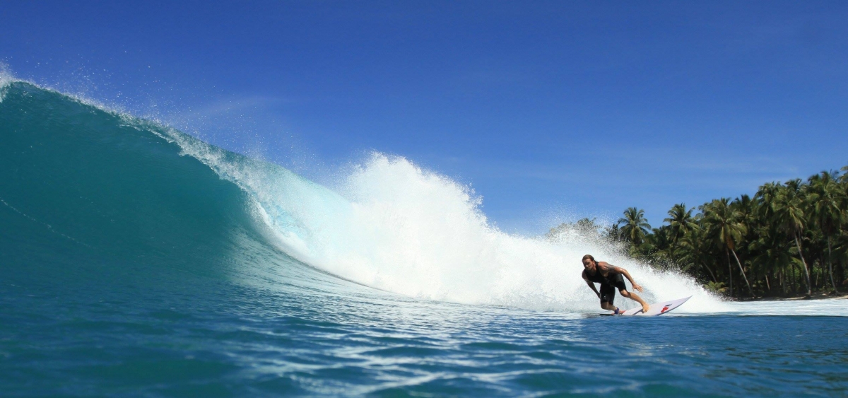 Lars Bornhoeft Surfing