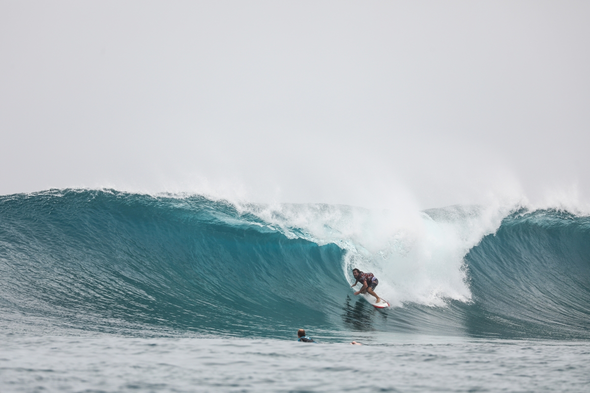 Maldives Sean Holmes Barrel Bluemag