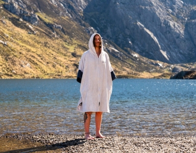 Introbild - Gear Review: Dryrobe Full-Zip Organic Towel Robe