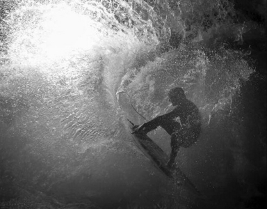 Introbild - Kommentar: Riversurfen ist kein Hallenhalma
