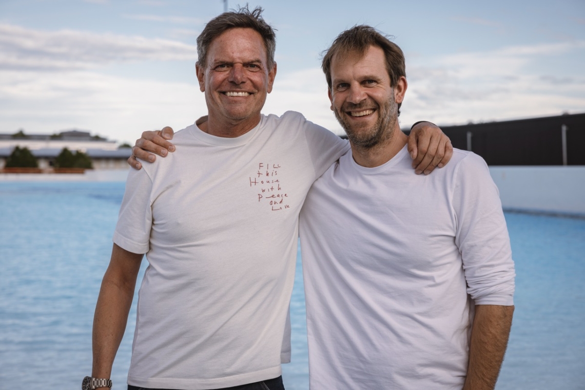 Chris Boehm-Tettelbach und Michi Mohr, die Gründer von Surftown Muc vor ihrem Wavepool